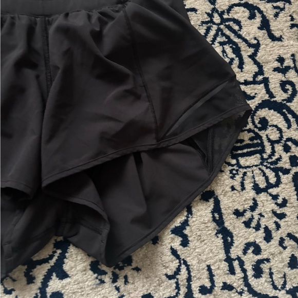 Lululemon Hotty Hot Short II *2.5" Black Size 6 - Picture 3 of 7